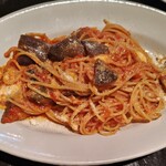 パラッツォ サン グスト - ナスとモッツァレラのトマトソースパスタ