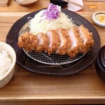 とんかつ ぶんぷく - 厚切ロース定食(240g) ¥2490