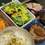 PIPI - 7種のおかずの豆皿ランチ