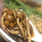 煮干しのビリー - なめこたっぷりで美しい笑笑