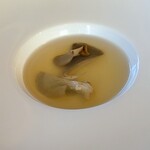 ビストロ アマファソン - ２・ヒマラヤヒラタケのスープ　出汁がよくでています