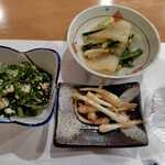 蔵 - お通し イカの酢みそあえ 島らっきょう 苦菜と豆腐和え物