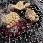 炭焼ホルモン えいた - 上ミノは焼いても丸まらないです