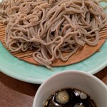 八乃屋 - 越沢三角そば　何人前かは、分かりませんが、４人で。香りも、喉越しも抜群。おつゆも、美味しかった