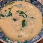 八乃屋 - ジャンボな、茶碗蒸し　お出汁が効いてて、エビ、鶏肉、銀杏が、入ってます。