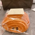 パティスリー・パリセヴェイユ - 「パン・オ・ショコラ」（税込450円）