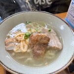 みなと食堂 - 塩そば あっさりしているけどしっかり出汁が効いてます