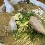 江ちゃんラーメン - ニンニクは1個クラッシュ！美味し♪