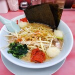 山岡家 - ニンニぐと豆板醤は普段より気持ち多めに