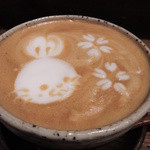 うさぎとぼく - うさぎさ～ん。お口がぷっくりしてるのがかわいいよね。
      春先の訪問だったので、桜の花を描いてくれていて、
      飲む人へのお心遣いがすごく伝わってきます。感激～♪