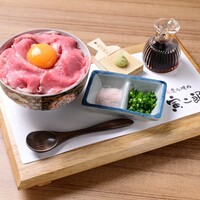 飛騨牛 生牛丼 