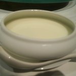 老香港酒家京都 - 白玉入り杏仁デザートスープ