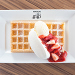 Mezondo jiji - Brussels Waffle~ブリュッセルワッフル~ストロベリー Strawberry Waffle