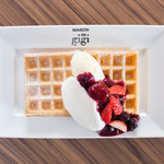 Mezondo jiji - Brussels Waffle~ブリュッセルワッフル~ミックスベリー Mix Berry Waffle