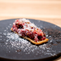 tens. - 但馬牛のタルタルのブルスケッタ