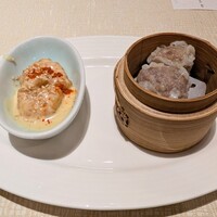 崎陽軒本店 嘉宮 - 崎陽軒シウマイ食べ比べと海老の胡麻マヨネーズ