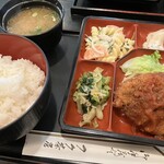 フク茶房 - 日替わり定食［一口カツのトマトソース添え］