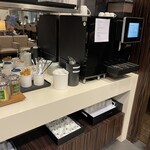 Japan Airlines First Class Lounge - 各種マシン