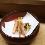 お初 - 人参としめじ？の天ぷら