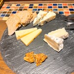 メッシタ パーネ エ ヴィーノ - チーズ3種