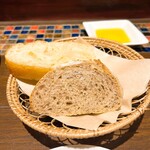 メッシタ パーネ エ ヴィーノ - パン2種