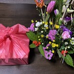 美湖楽禅 - 包んだ状態　（正月花も一緒に撮ってみた）