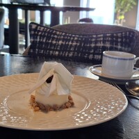 DINING & BAR TABLE 9 TOKYO - 