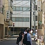松翁 - 【最新】松翁さんのある路地、右側の立看板が目印ですが、目立ちません