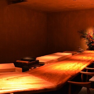 木と照明に包まれた特別な空間