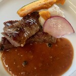 えれんなごっそ - 牛ロース肉のステーキ　ポルト酒とグリーンペッパーソース