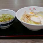 浜鶏 - 浜鶏つけ麺 950円
