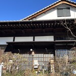 日本料理 筑膳 - 店舗入り口と正月飾り