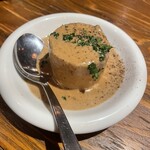 フレンチビストロ Tchin-Tchin GORO 神田駅前店 - お通し:ポルチーニ大根おでん