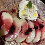 フレンチビストロ Tchin-Tchin GORO 神田駅前店 - 桃とブッラータチーズ