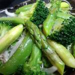 Kumaya - 藻塩で食べるグリーンサラダ650円