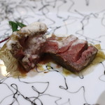 トゥ・ラ・ジョア - 信州アップルビーフの和風仕立て　花山葵のソースと粉醤油と共に　(2014/05)