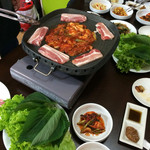 ミミヤ - サムギョプサル、珍しい葉で巻いて食べました。
                                うまかったな〜。