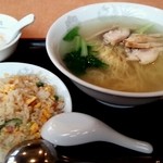 中華料理 東海飯店 - 鶏肉そば 半チャーハン@￥850