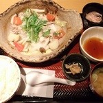 大戸屋 - 四元豚とたっぷり野菜の蒸し鍋定食(865円）
