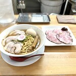 ぶたのほし - とんこつ煮玉子+桃ニク増し