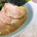 横濱ラーメン あさが家 本店 - 旨味とコクのあるスープ。
