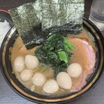 横濱家系ラーメン 勝鬨家 - 基本の醤油トンコツ並+うずら