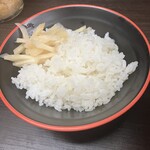 横濱家系ラーメン 勝鬨家 - 刻みショウガはライスにも合う