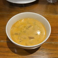 キャトルラパン　神戸三宮 - エビのスープ、トリュフオイルを添えて