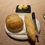 THE HIRAMATSU HOTELS&RESORTS - パン2種類とバター
      パムプリーバター有塩と無塩
      細長いのがブリドール(フランス)
      丸いのがスタイルブレッド(群馬)