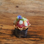 TSUSHIMI - タルト　山梨の馬肉タルタルと若どりにんにく