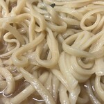 横濱家系ラーメン 勝鬨家 - 麺