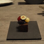 TSUSHIMI - ガトーショコラロワイヤル　ヴァローナのカライブで作ったチョコに4種のベリー