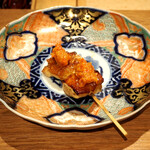 薪鳥新神戸 - 秋田 高原比内地鶏 ふりそで + ハリッサ