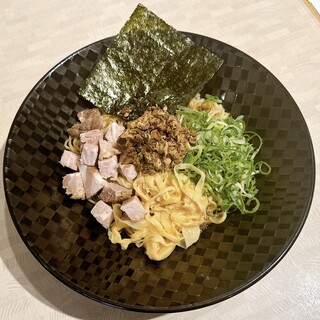 和田屋名物「鯖まぜそば」「鯖らーめん」